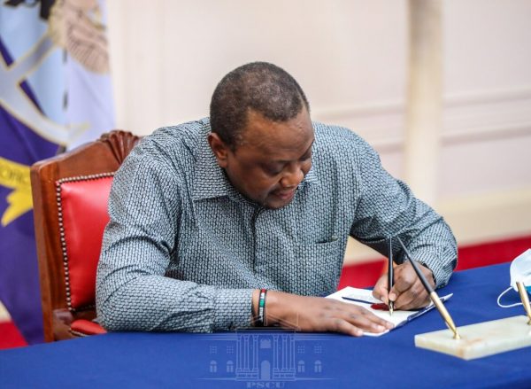 president_uhuru_kenyatta_signing_the_sustainable_management_bill_into_law